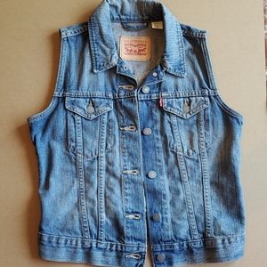 Levi's Medium women's denim vest NWOT